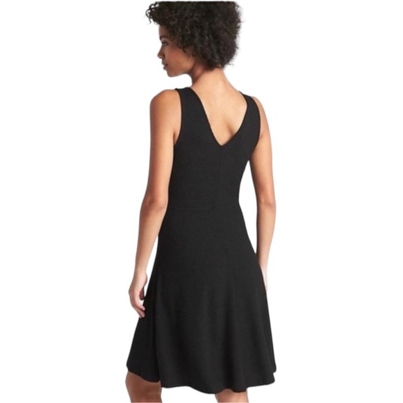 Gap Black Sleeveless V-Neck Softspun Fit and Flare Dress Size Small - Picture 3 of 8